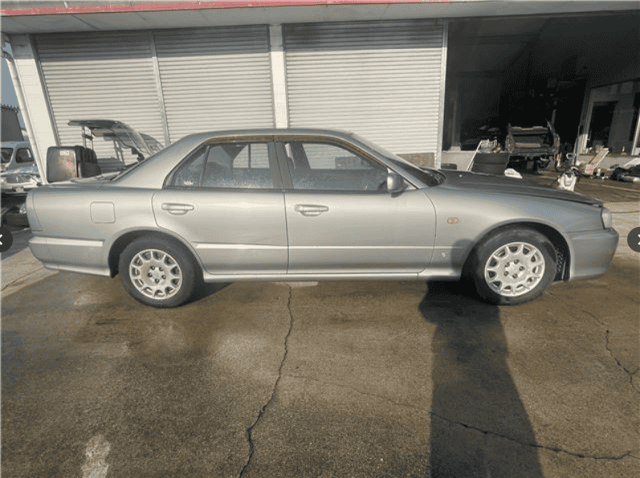 1998 Nissan Skyline JDM car for sale — photo 3 of 9