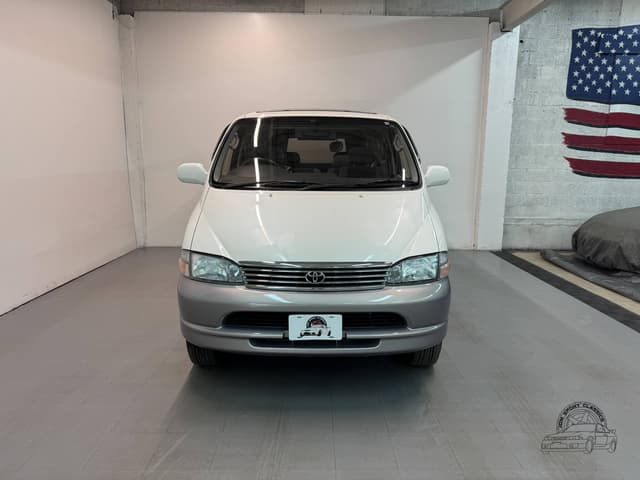 1997 Toyota Granvia JDM car for sale — photo 5 of 25