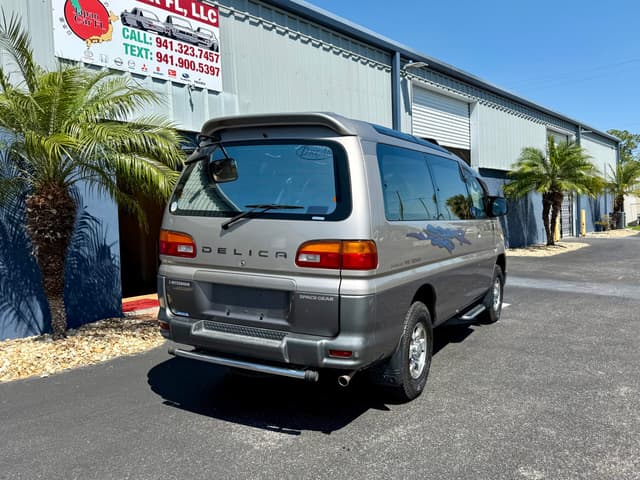 1998 Mitsubishi Delica JDM car for sale — photo 6 of 23