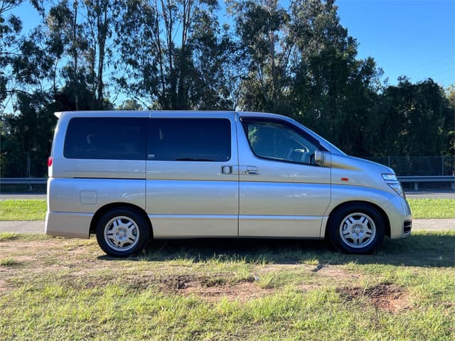 2002 Nissan Elgrand JDM car for sale — photo 5 of 16