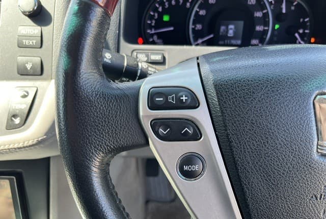2010 Toyota Crown JDM car for sale — photo 13 of 25