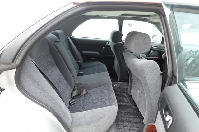 1995 Nissan Gloria JDM car for sale — photo 14 of 18