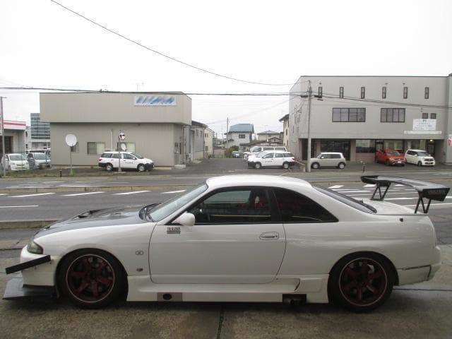 1997 Nissan Skyline JDM car for sale — photo 3 of 11