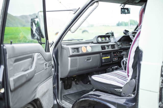 1995 Mitsubishi Delica JDM car for sale — photo 18 of 25