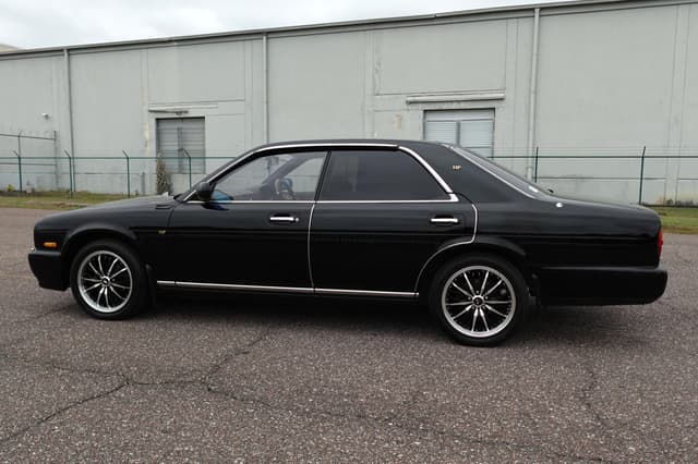 1992 Nissan Gloria JDM car for sale — photo 13 of 20