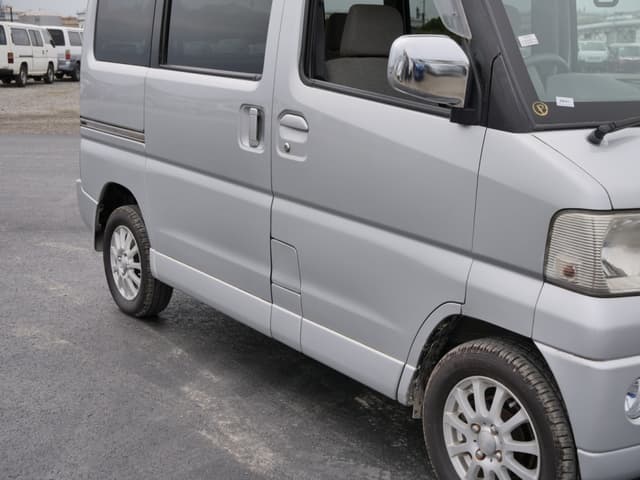 2001 Mitsubishi Town Box JDM car for sale — photo 10 of 25