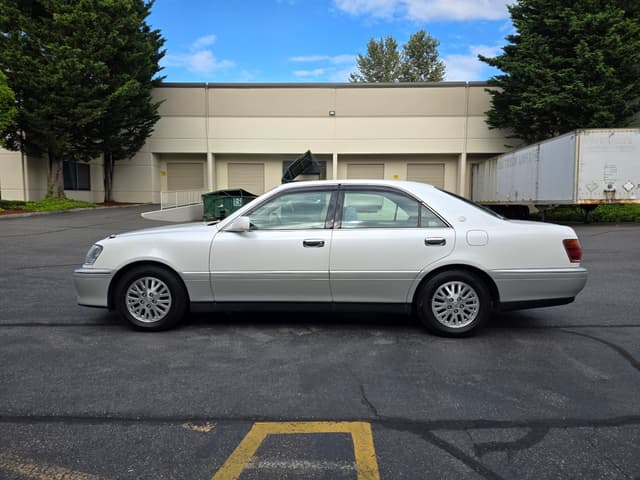 1999 Toyota Crown JDM car for sale — photo 4 of 14