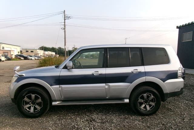 2008 Mitsubishi Pajero JDM car for sale — photo 2 of 25