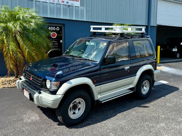 1995 Mitsubishi Pajero JDM car for sale — photo 3 of 21