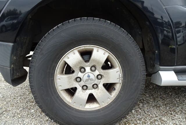 2008 Mitsubishi Pajero JDM car for sale — photo 11 of 25