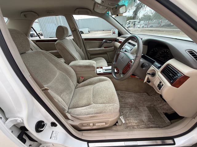 2000 Toyota Crown JDM car for sale — photo 18 of 21
