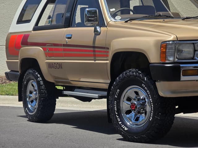 1987 Toyota Hilux Surf JDM car for sale — photo 14 of 25