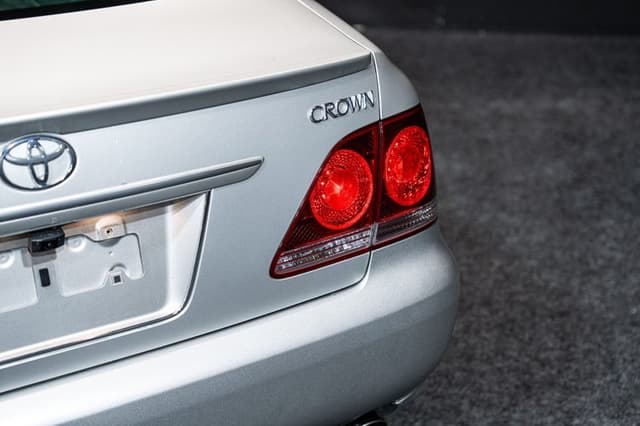 2004 Toyota Crown JDM car for sale — photo 4 of 18
