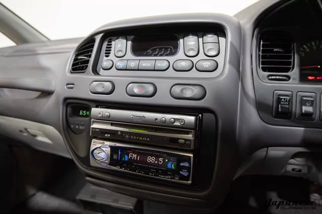 1997 Mitsubishi Delica JDM car for sale — photo 10 of 25