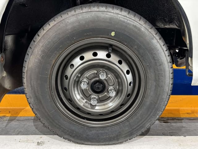 2001 Daihatsu Hijet JDM car for sale — photo 13 of 23
