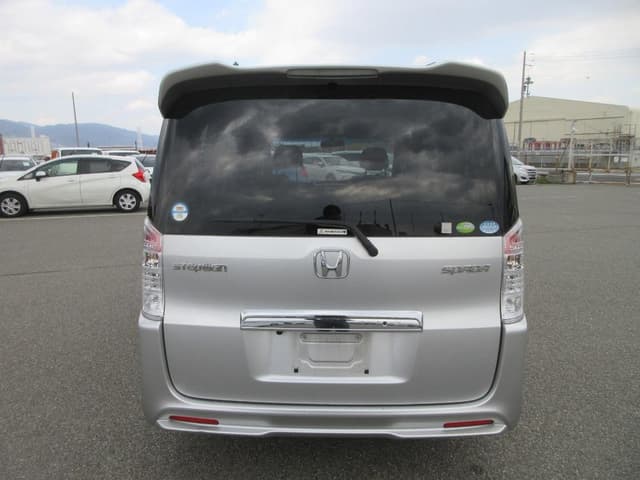 2012 Honda Stepwagon JDM car for sale — photo 8 of 25