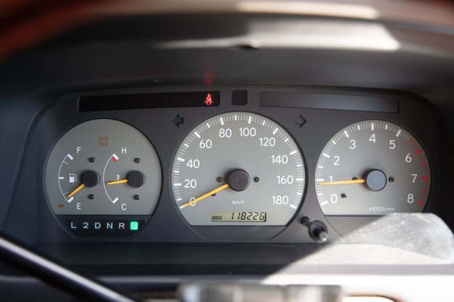 1999 Toyota Grand Hiace JDM car for sale — photo 13 of 25
