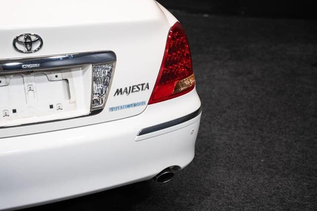 2006 Toyota Majesta JDM car for sale — photo 9 of 16