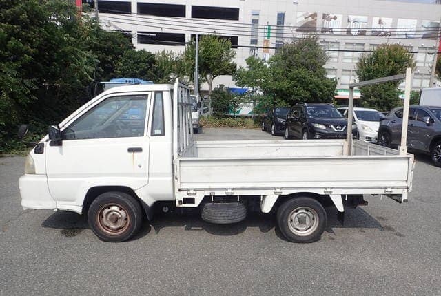 2005 Toyota Townace JDM car for sale — photo 2 of 25