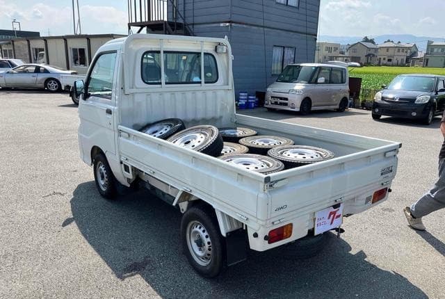 2010 Daihatsu Hijet JDM car for sale — photo 6 of 24