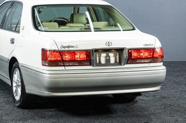 2003 Toyota Crown JDM car for sale — photo 9 of 17