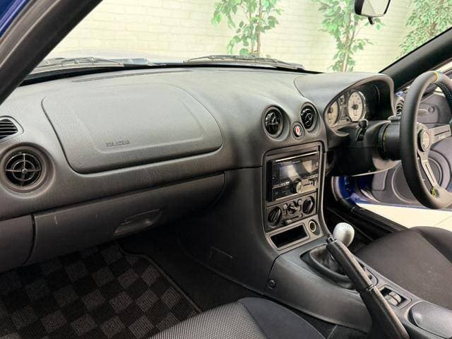 2000 Mazda Roadster (Eunos Roadster / MX-5) JDM car for sale — photo 8 of 17
