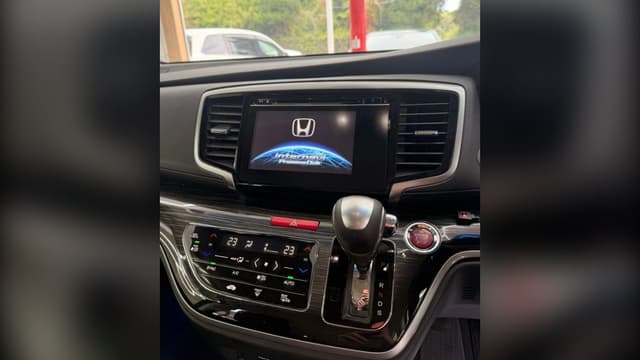2015 Honda Odyssey JDM car for sale — photo 11 of 14