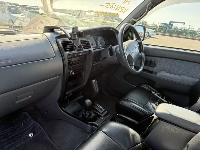 2000 Toyota Hilux Surf JDM car for sale — photo 4 of 8