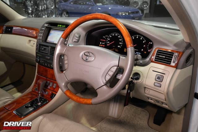 2000 Toyota Celsior JDM car for sale — photo 13 of 23