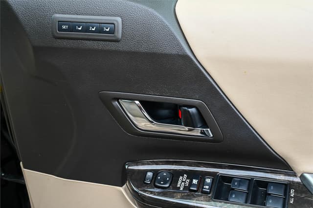 2012 Toyota Alphard JDM car for sale — photo 19 of 25