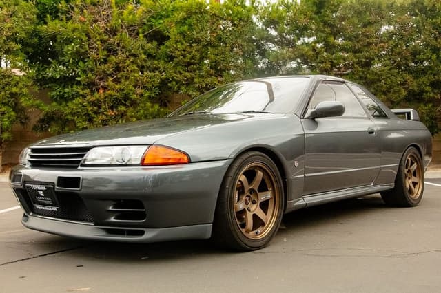 1990 Nissan Skyline JDM car for sale — photo 4 of 25