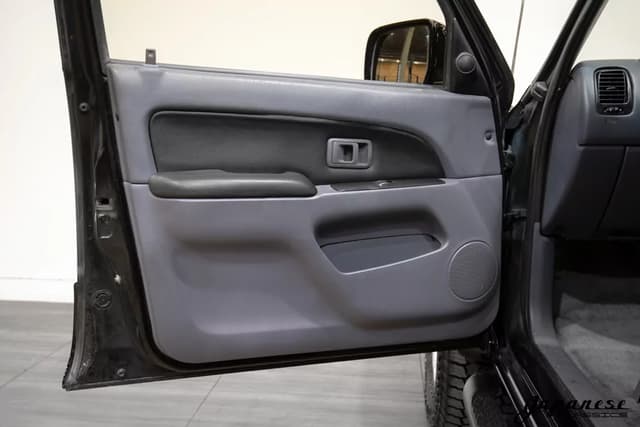 1997 Toyota Hilux Surf JDM car for sale — photo 19 of 25