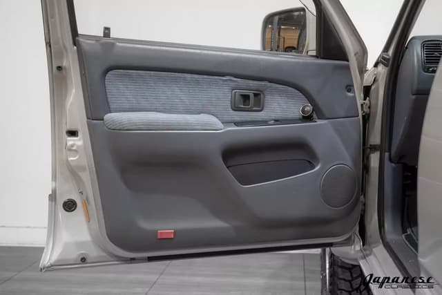 1996 Toyota Hilux Surf JDM car for sale — photo 18 of 25