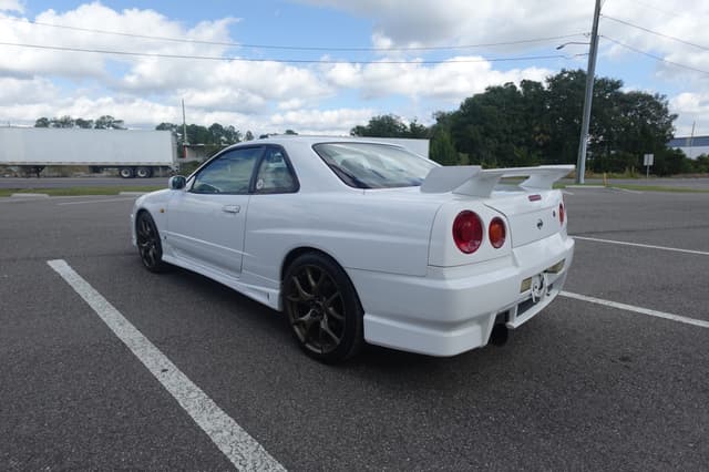 1998 Nissan Skyline JDM car for sale — photo 9 of 18