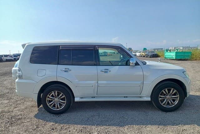 2009 Mitsubishi Pajero JDM car for sale — photo 6 of 25