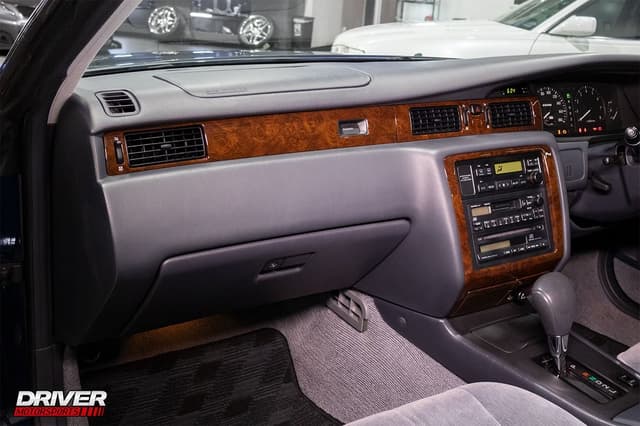 1998 Toyota Crown JDM car for sale — photo 14 of 25