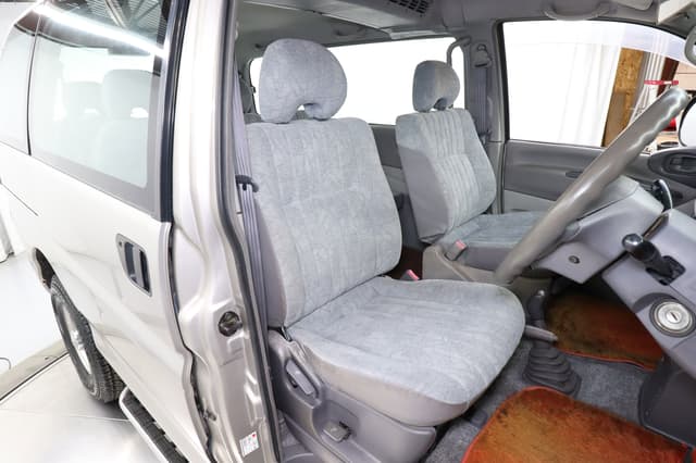 2000 Mitsubishi Delica JDM car for sale — photo 17 of 25