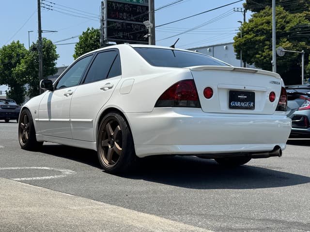 2001 Toyota Altezza JDM car for sale — photo 2 of 25