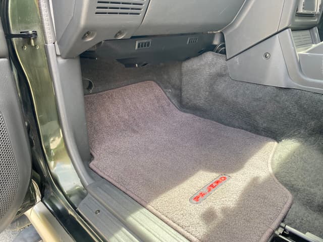 1997 Mitsubishi Pajero JDM car for sale — photo 4 of 15