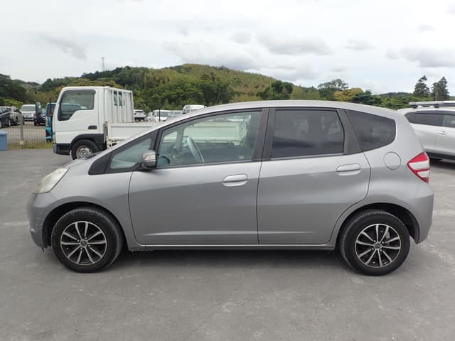 2009 Honda Fit JDM car for sale — photo 2 of 25