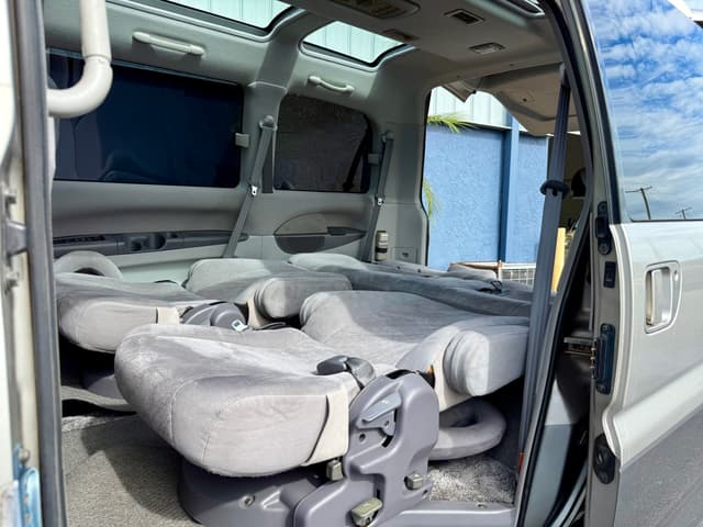 2000 Mitsubishi Delica JDM car for sale — photo 20 of 23