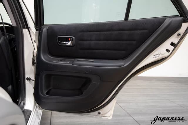 2000 Toyota Altezza JDM car for sale — photo 17 of 25