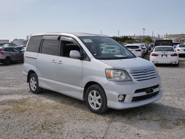 2001 Toyota Noah JDM car for sale — photo 3 of 25