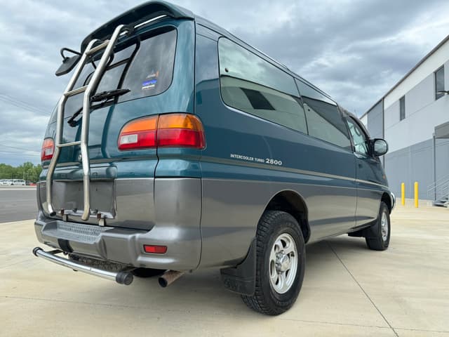 1998 Mitsubishi Delica JDM car for sale — photo 9 of 25