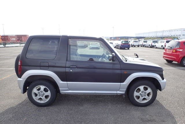 2007 Mitsubishi Pajero Mini JDM car for sale — photo 6 of 25