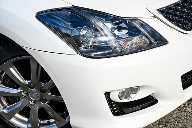 2010 Toyota Crown JDM car for sale — photo 2 of 22