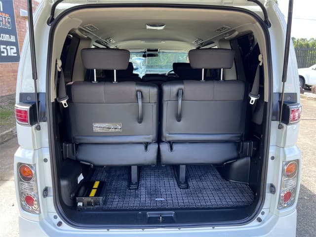 2006 Nissan Elgrand JDM car for sale — photo 15 of 16