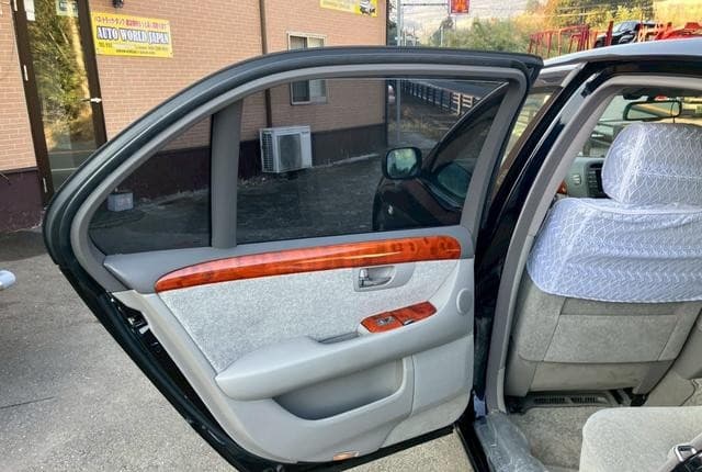 2002 Toyota Celsior JDM car for sale — photo 18 of 25