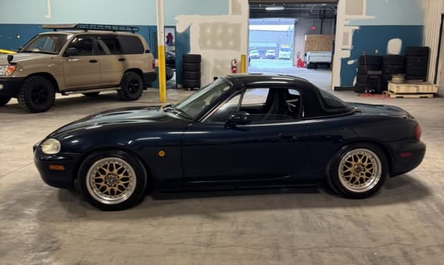 1998 Mazda Roadster (Eunos Roadster / MX-5) JDM car for sale — photo 17 of 25