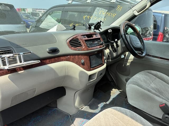 1998 Toyota Regius JDM car for sale — photo 5 of 8